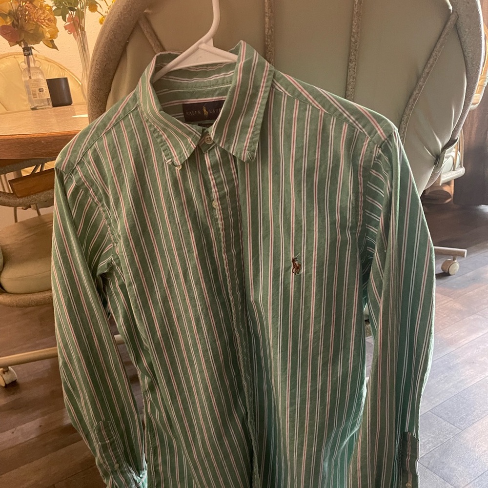 Perfect Ralph Lauren Classic Fit long sleeved shirt.